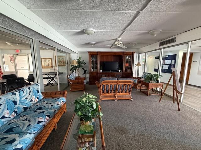 Под контрактом: $1,700 (2 спален, 2 ванн, 1089 Квадратных фут)