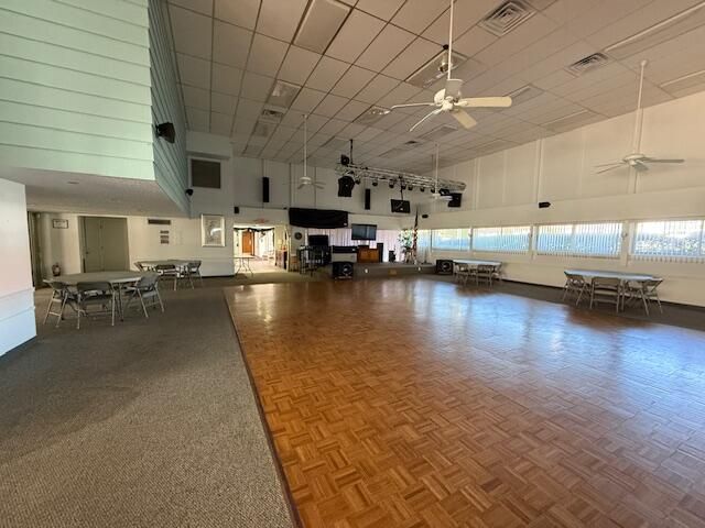 Под контрактом: $1,700 (2 спален, 2 ванн, 1089 Квадратных фут)