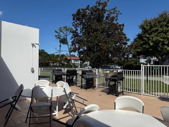 Под контрактом: $1,700 (2 спален, 2 ванн, 1089 Квадратных фут)