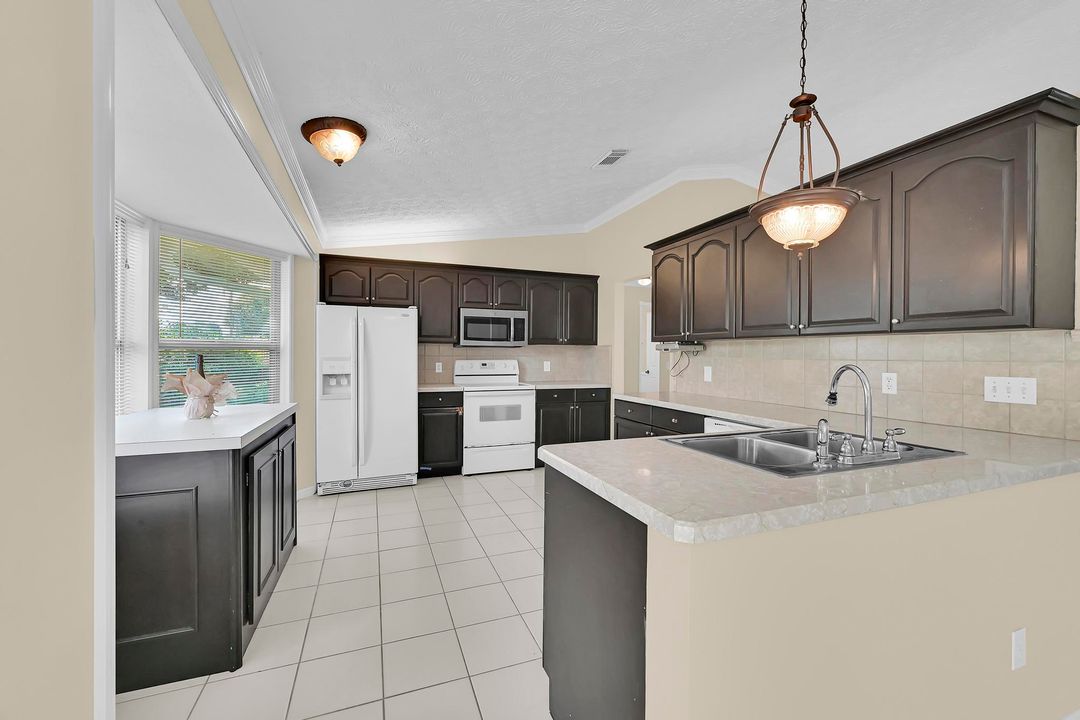 En Renta: $2,400 (3 camas, 2 baños, 1301 Pies cuadrados)