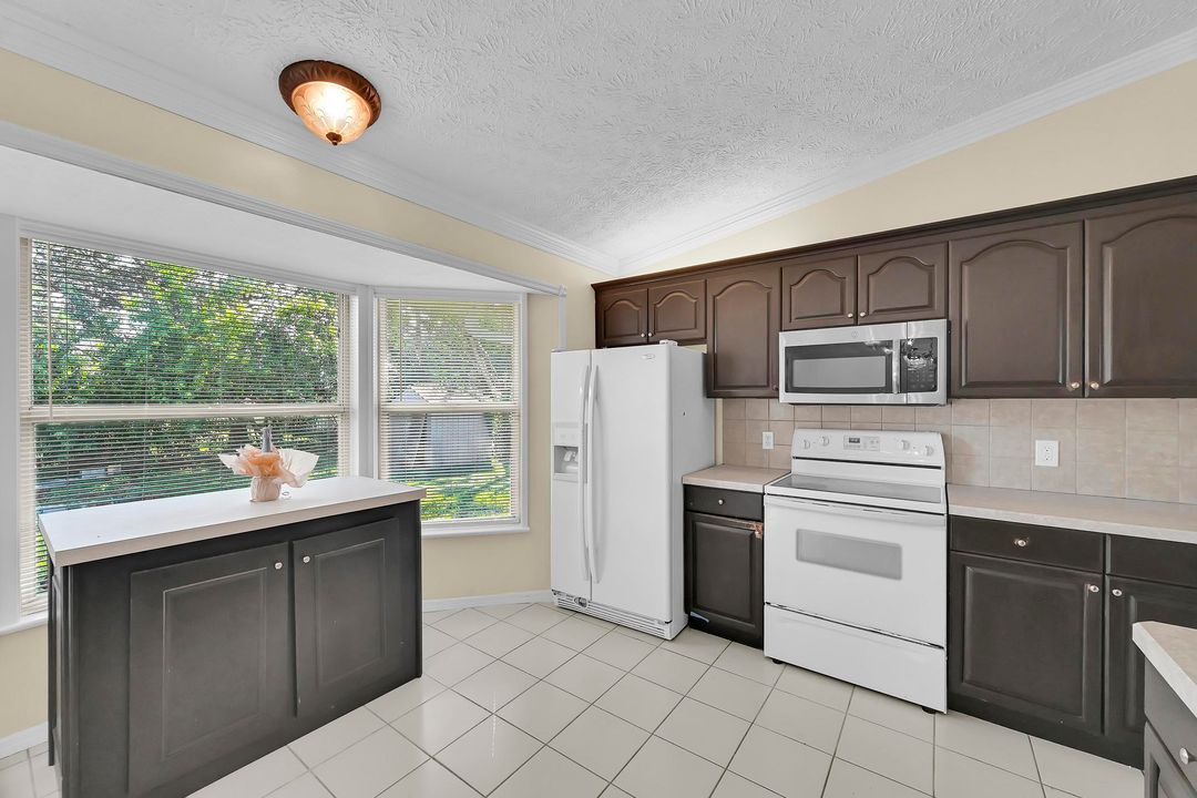 En Renta: $2,400 (3 camas, 2 baños, 1301 Pies cuadrados)