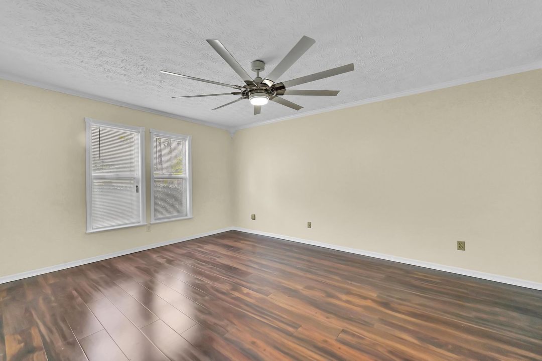 En Renta: $2,400 (3 camas, 2 baños, 1301 Pies cuadrados)