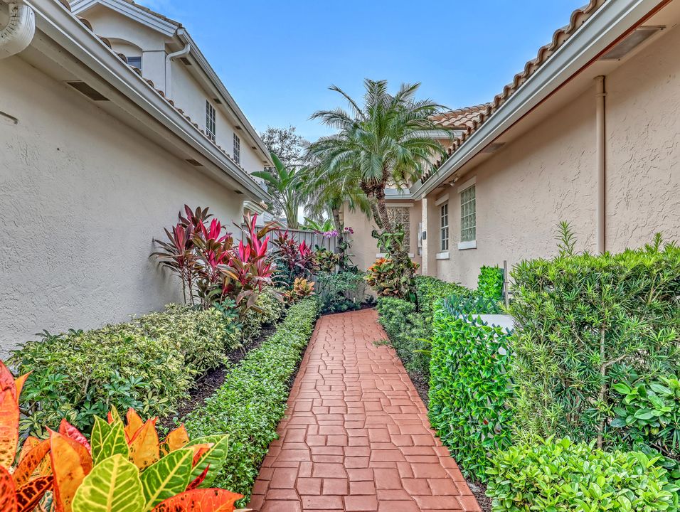 For Sale: $890,000 (3 beds, 3 baths, 2233 Square Feet)