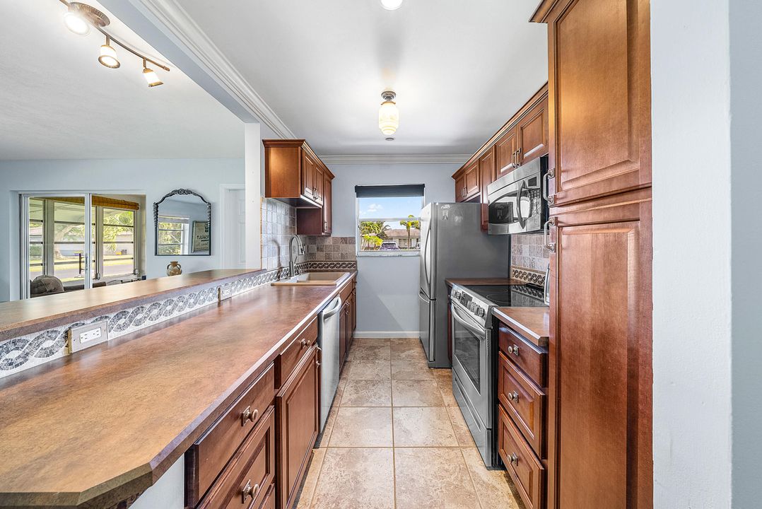 For Sale: $206,000 (2 beds, 2 baths, 1175 Square Feet)