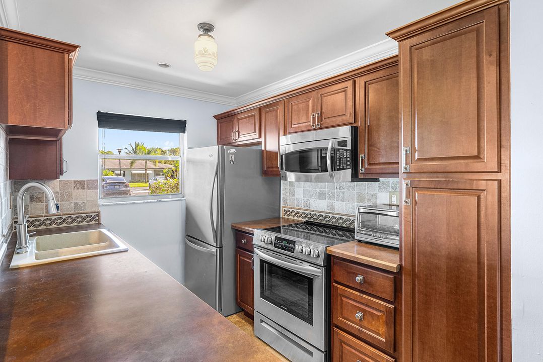 For Sale: $206,000 (2 beds, 2 baths, 1175 Square Feet)