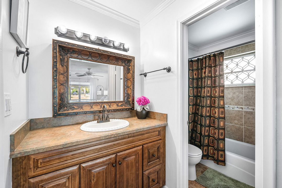 For Sale: $206,000 (2 beds, 2 baths, 1175 Square Feet)