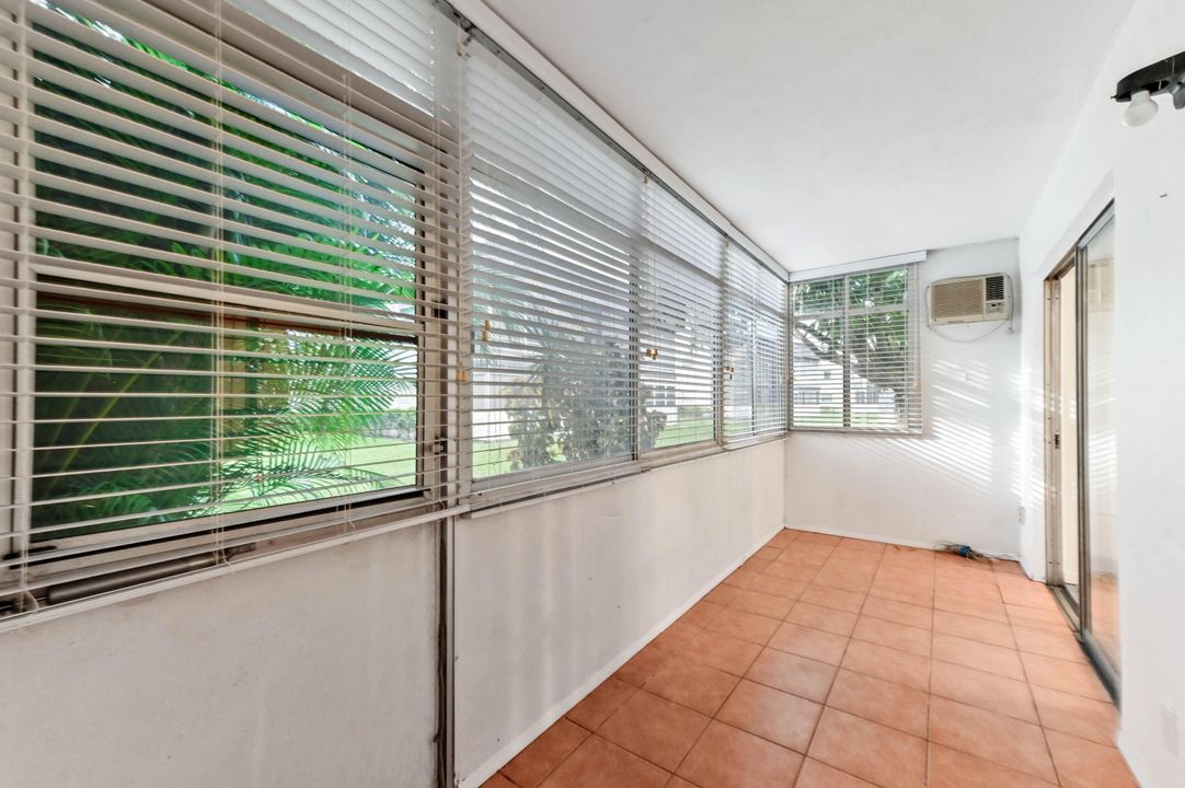 待售: $85,000 (2 贝兹, 2 浴室, 902 平方英尺)