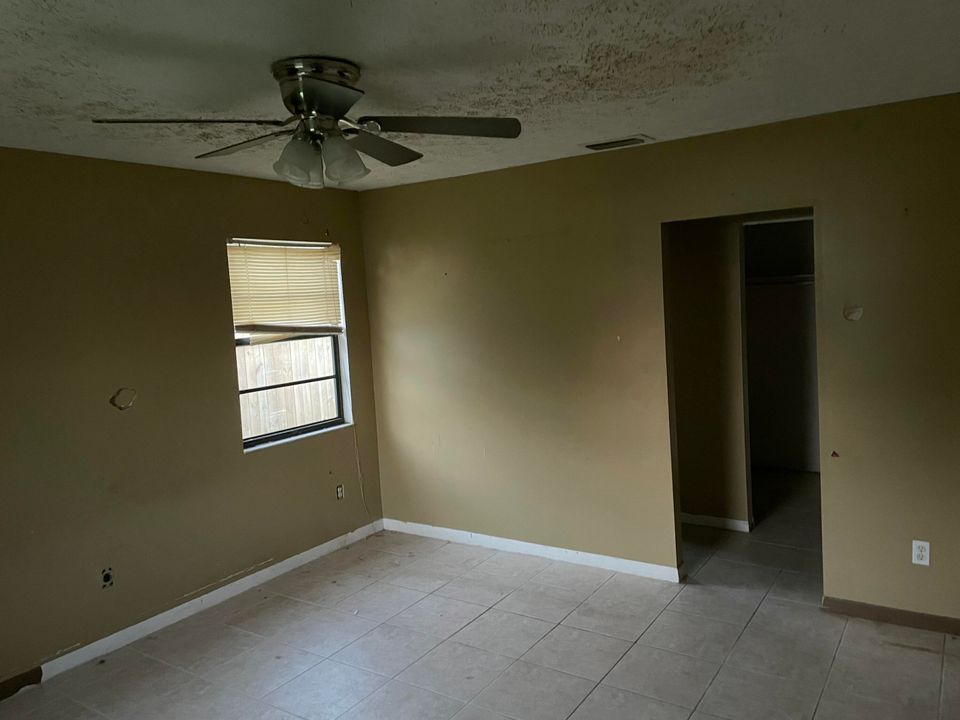 合同活跃: $239,900 (3 贝兹, 2 浴室, 1160 平方英尺)