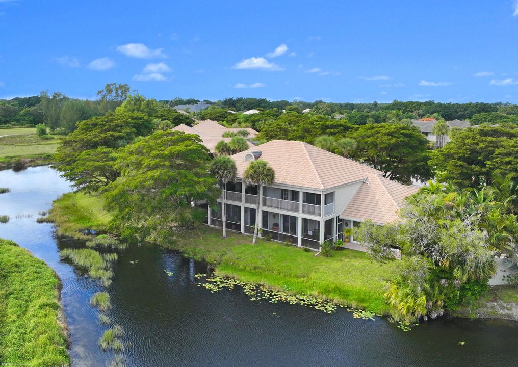 For Sale: $1,850,000 (4 beds, 3 baths, 2401 Square Feet)