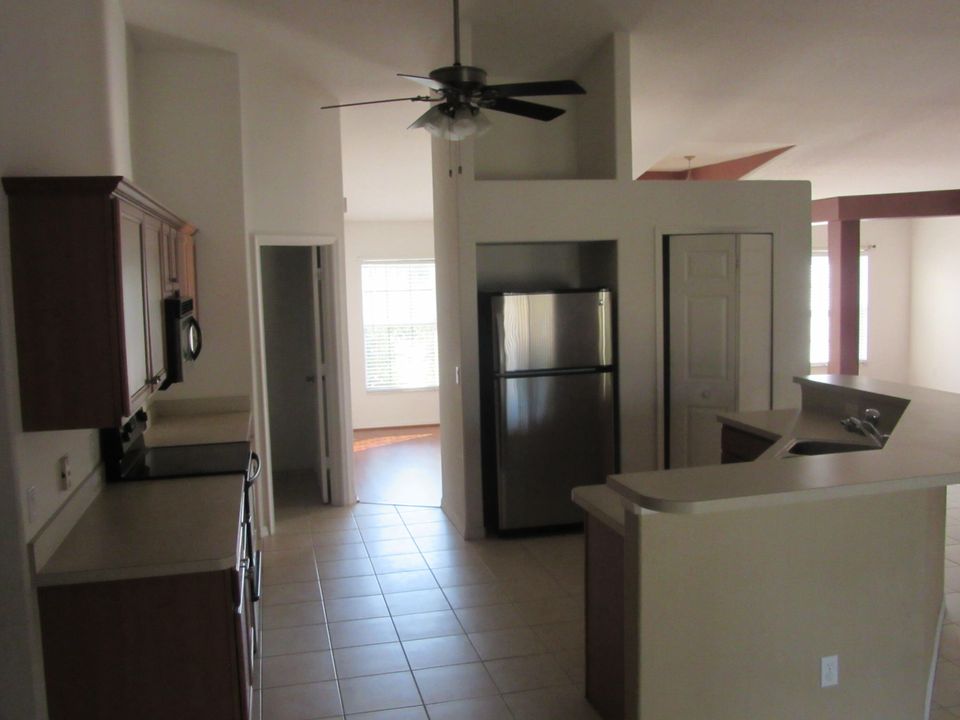 待售: $429,900 (4 贝兹, 2 浴室, 2236 平方英尺)