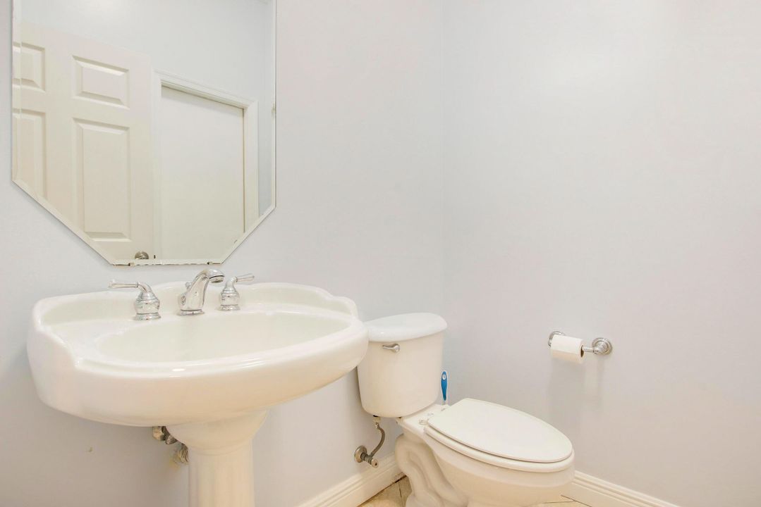 Active With Contract: $669,000 (5 beds, 3 baths, 3007 Square Feet)