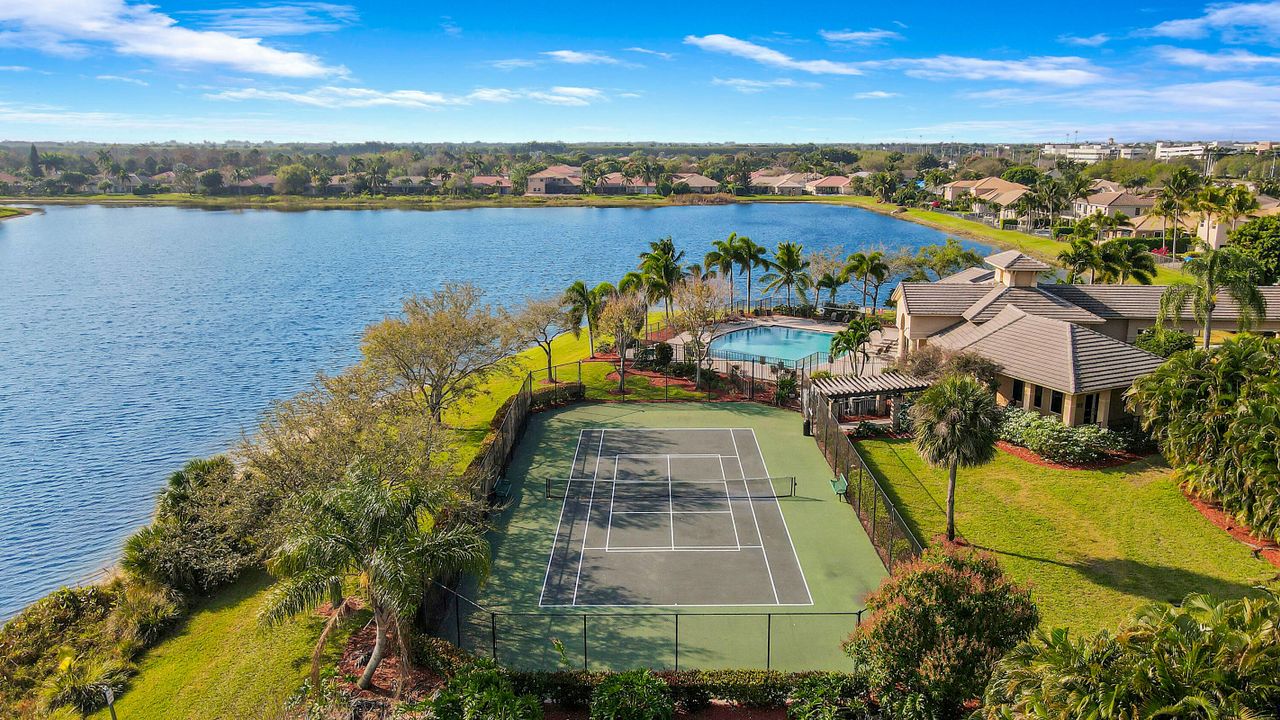 Active With Contract: $669,000 (5 beds, 3 baths, 3007 Square Feet)