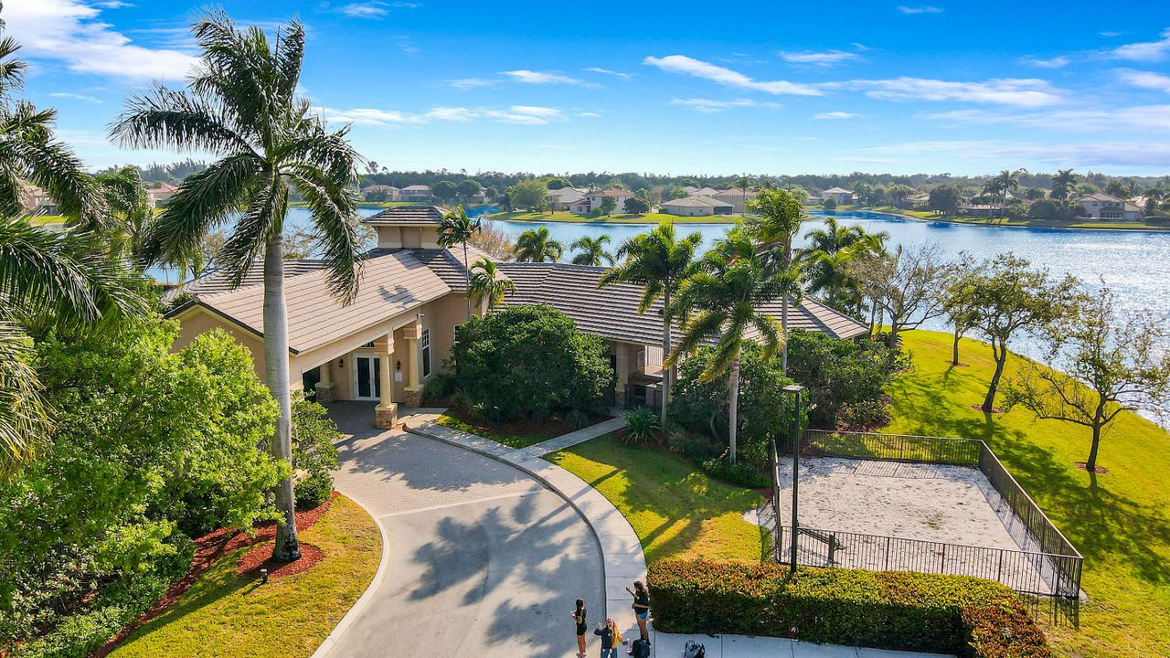 Active With Contract: $669,000 (5 beds, 3 baths, 3007 Square Feet)