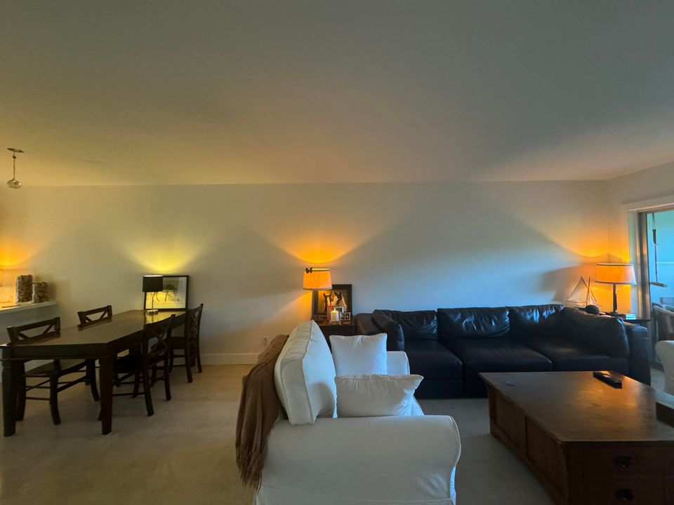 For Sale: $215,000 (2 beds, 2 baths, 1013 Square Feet)