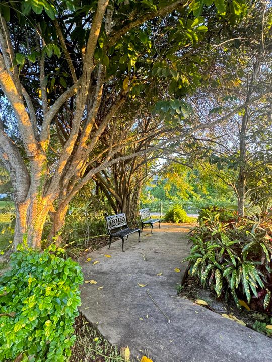 For Sale: $215,000 (2 beds, 2 baths, 1013 Square Feet)