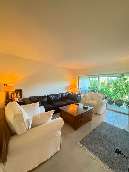 For Sale: $215,000 (2 beds, 2 baths, 1013 Square Feet)