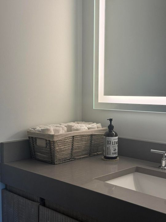 For Sale: $215,000 (2 beds, 2 baths, 1013 Square Feet)