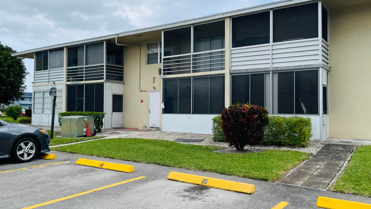 For Rent: $1,400 (2 beds, 1 baths, 798 Square Feet)