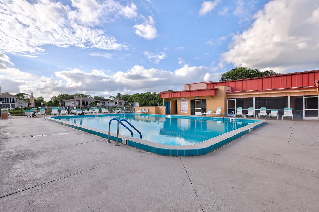 合同活跃: $165,000 (2 贝兹, 2 浴室, 1170 平方英尺)