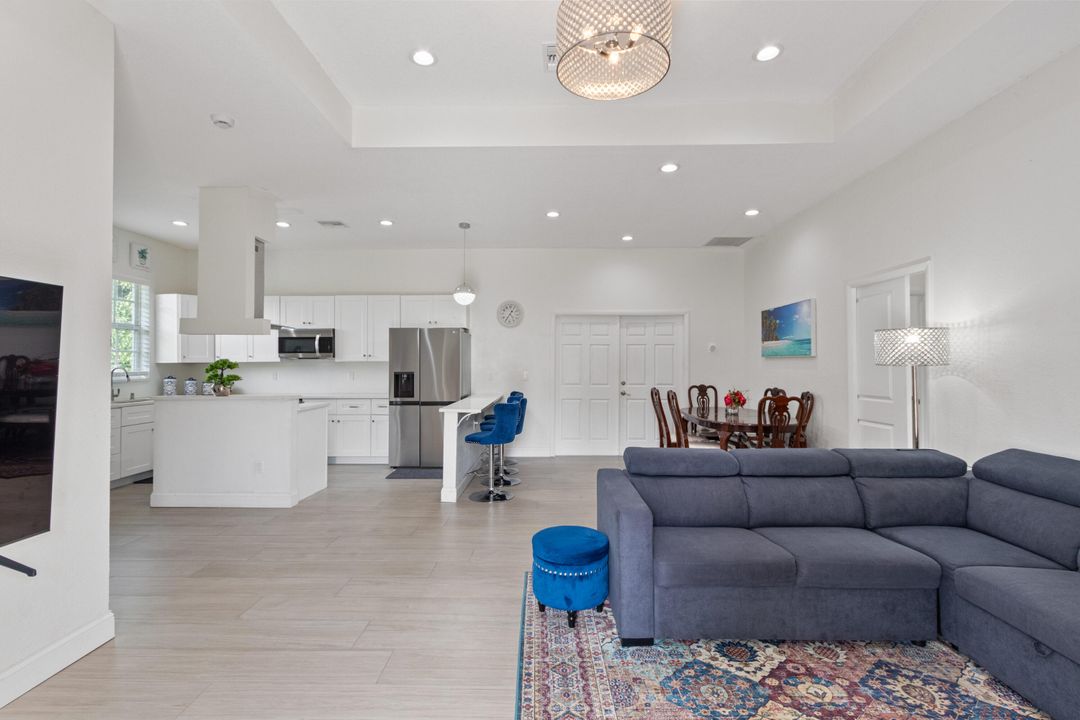 For Rent: $2,700 (2 beds, 2 baths, 1559 Square Feet)