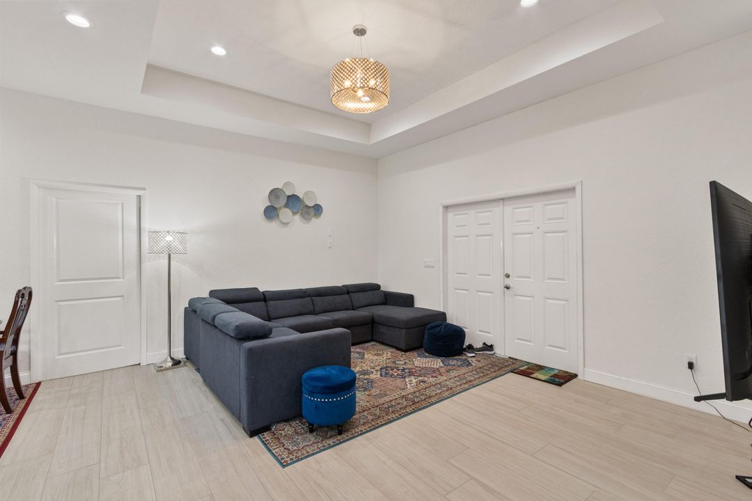 For Rent: $2,700 (2 beds, 2 baths, 1559 Square Feet)