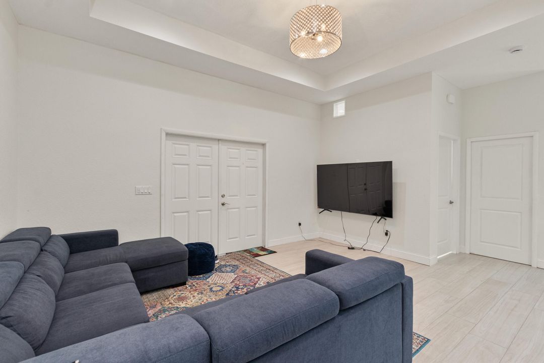 For Rent: $2,700 (2 beds, 2 baths, 1559 Square Feet)