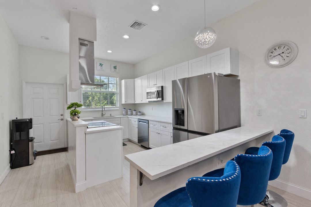 For Rent: $2,700 (2 beds, 2 baths, 1559 Square Feet)