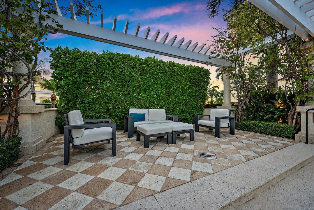 待售: $5,500,000 (3 贝兹, 3 浴室, 2734 平方英尺)