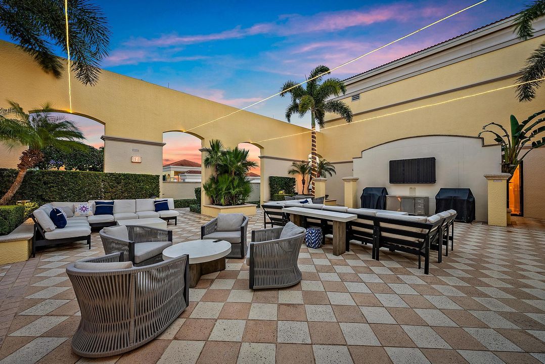 待售: $5,500,000 (3 贝兹, 3 浴室, 2734 平方英尺)