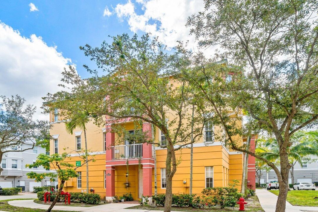 For Sale: $350,000 (4 beds, 3 baths, 1988 Square Feet)