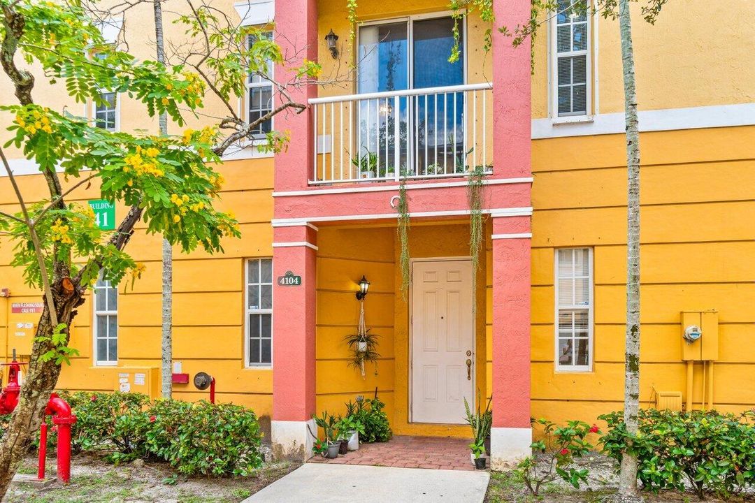 For Sale: $350,000 (4 beds, 3 baths, 1988 Square Feet)