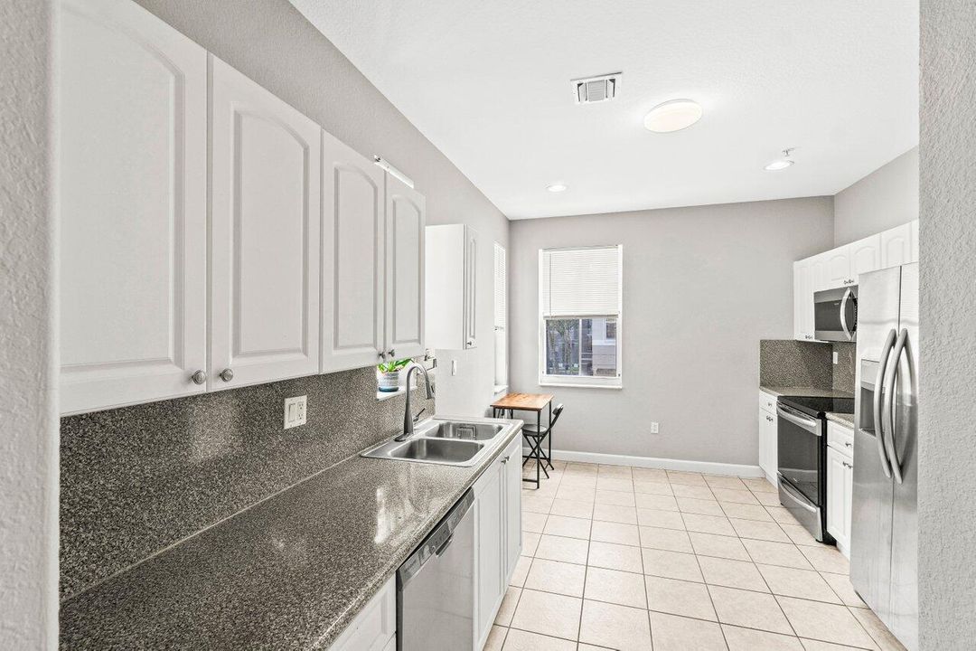 For Sale: $350,000 (4 beds, 3 baths, 1988 Square Feet)