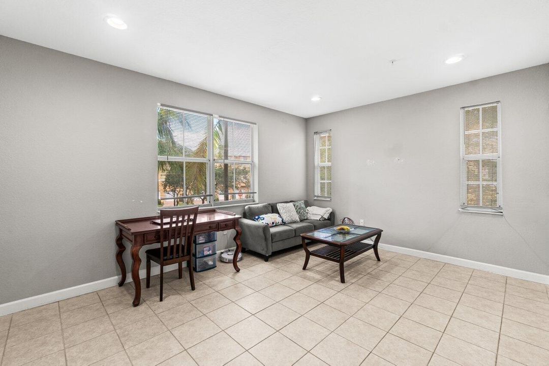 For Sale: $350,000 (4 beds, 3 baths, 1988 Square Feet)