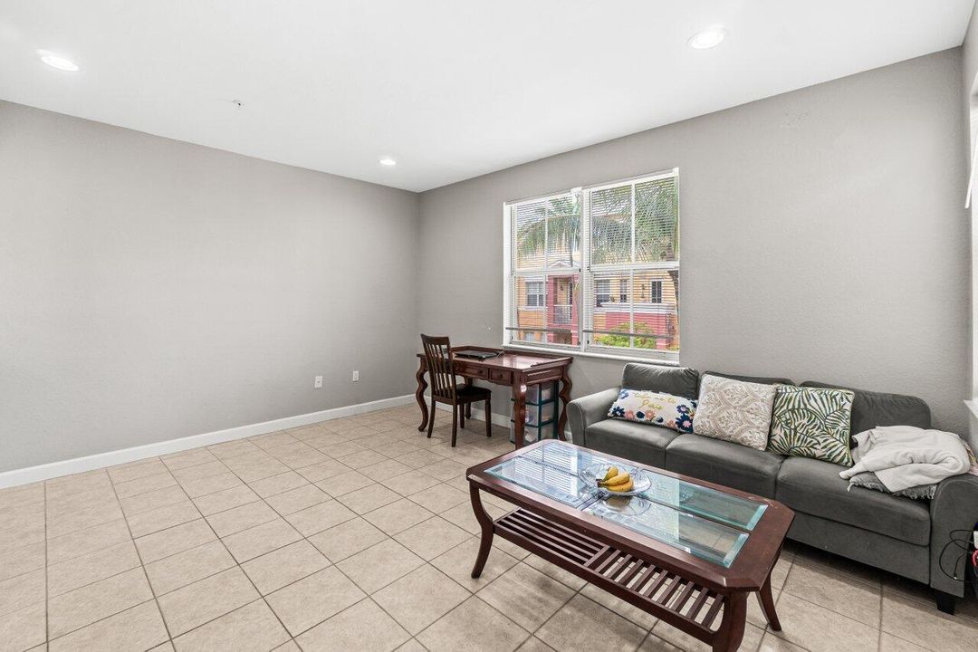 For Sale: $350,000 (4 beds, 3 baths, 1988 Square Feet)