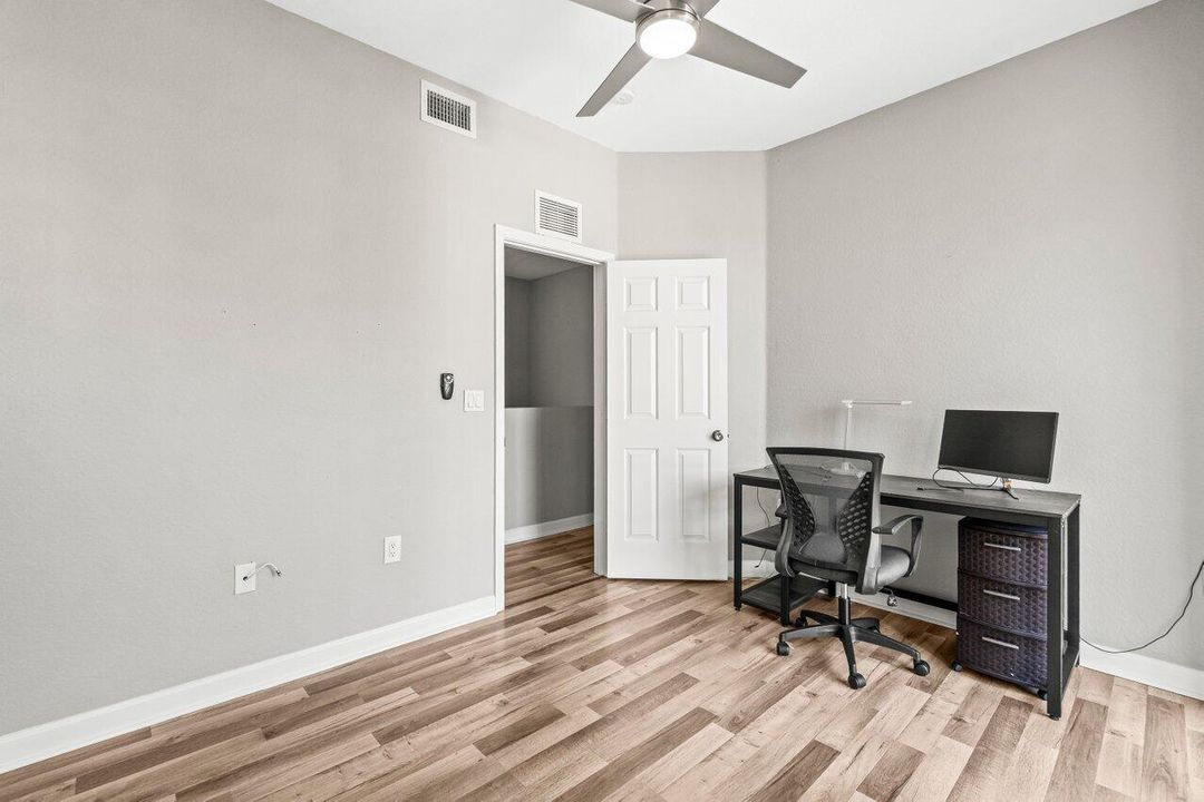 For Sale: $350,000 (4 beds, 3 baths, 1988 Square Feet)