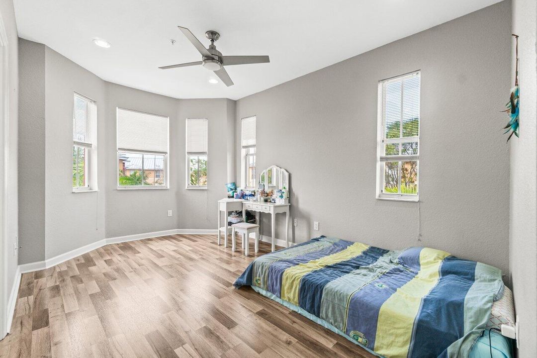 For Sale: $350,000 (4 beds, 3 baths, 1988 Square Feet)