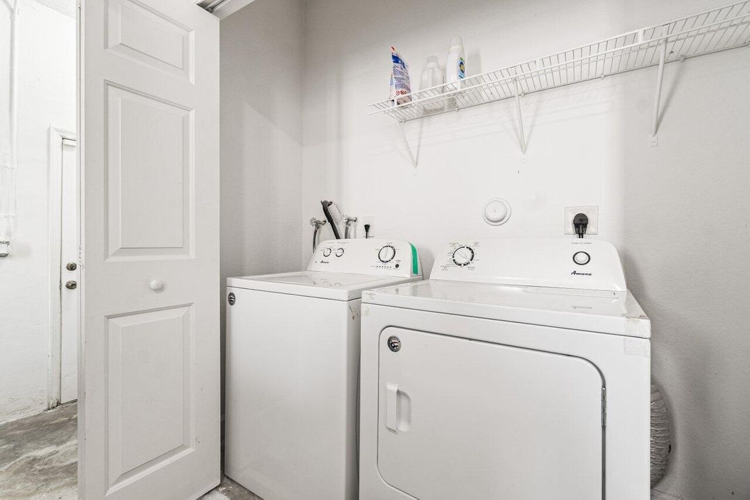 For Sale: $350,000 (4 beds, 3 baths, 1988 Square Feet)