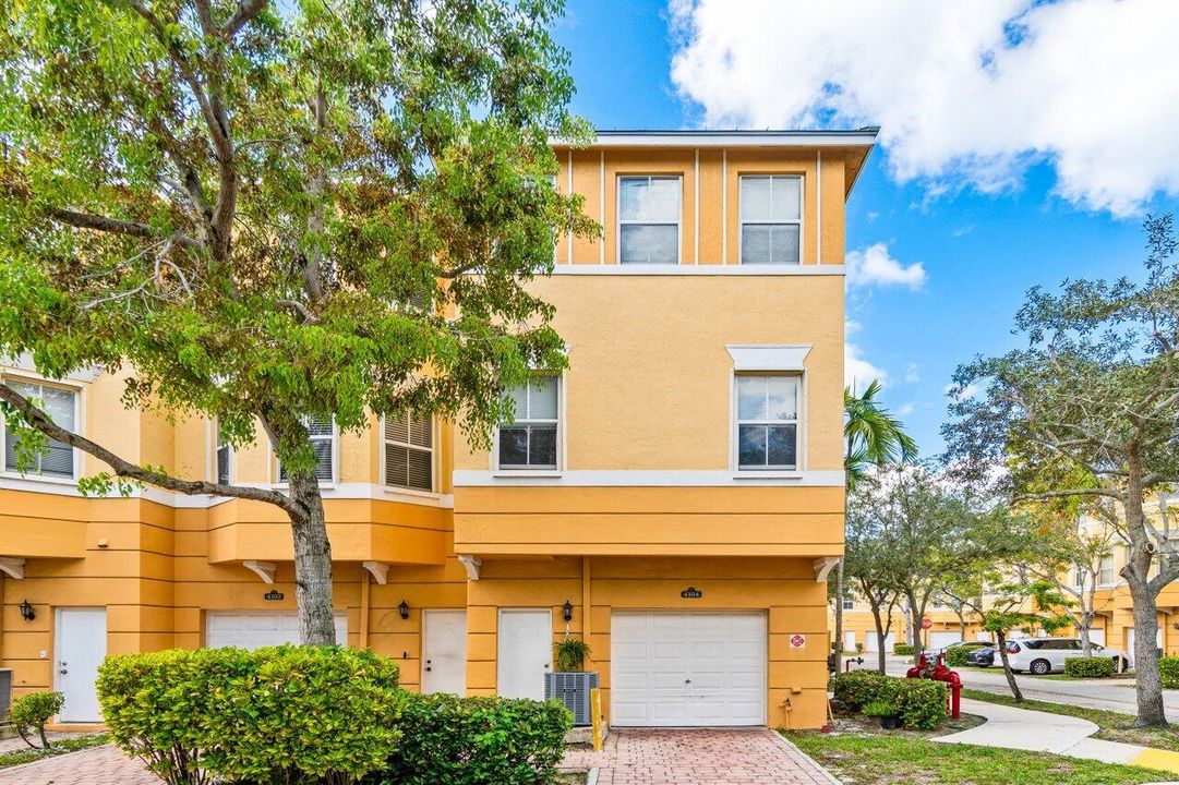 For Sale: $350,000 (4 beds, 3 baths, 1988 Square Feet)