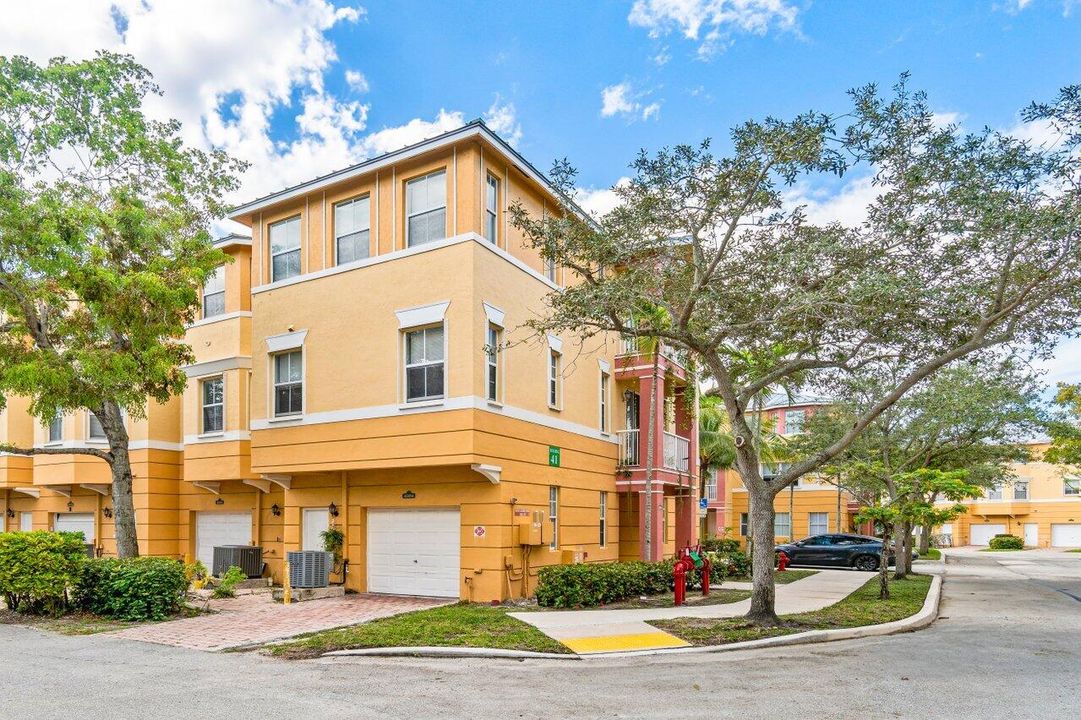 For Sale: $350,000 (4 beds, 3 baths, 1988 Square Feet)