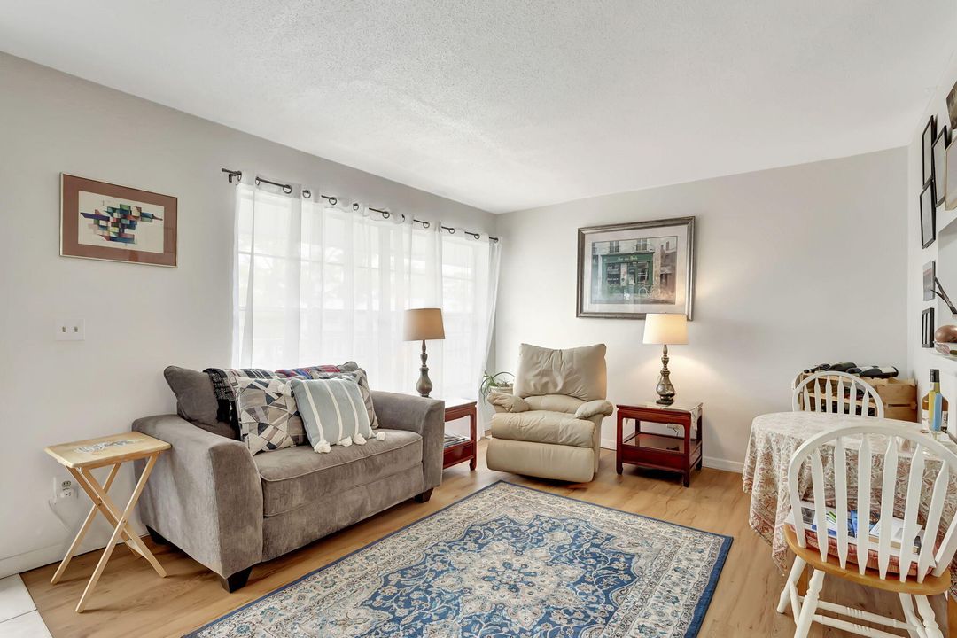 На продажу: $120,000 (1 спален, 1 ванн, 696 Квадратных фут)