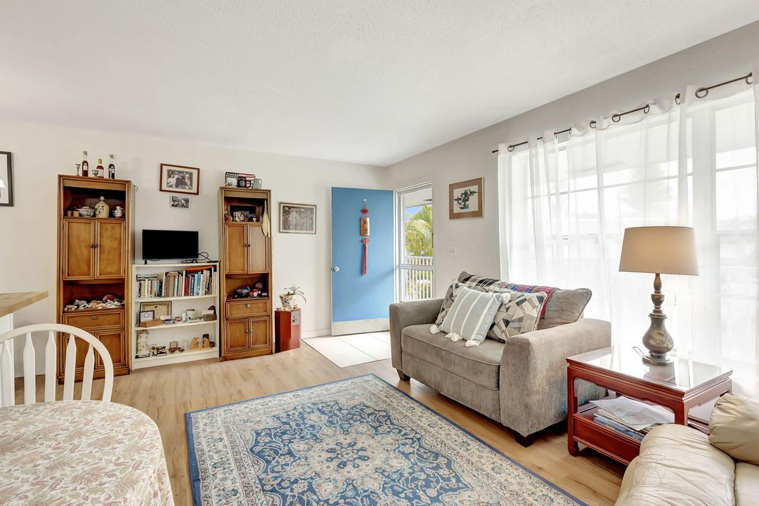 На продажу: $120,000 (1 спален, 1 ванн, 696 Квадратных фут)