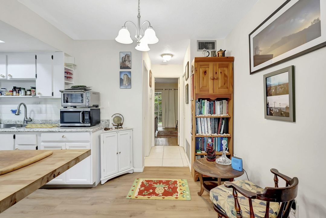 На продажу: $120,000 (1 спален, 1 ванн, 696 Квадратных фут)