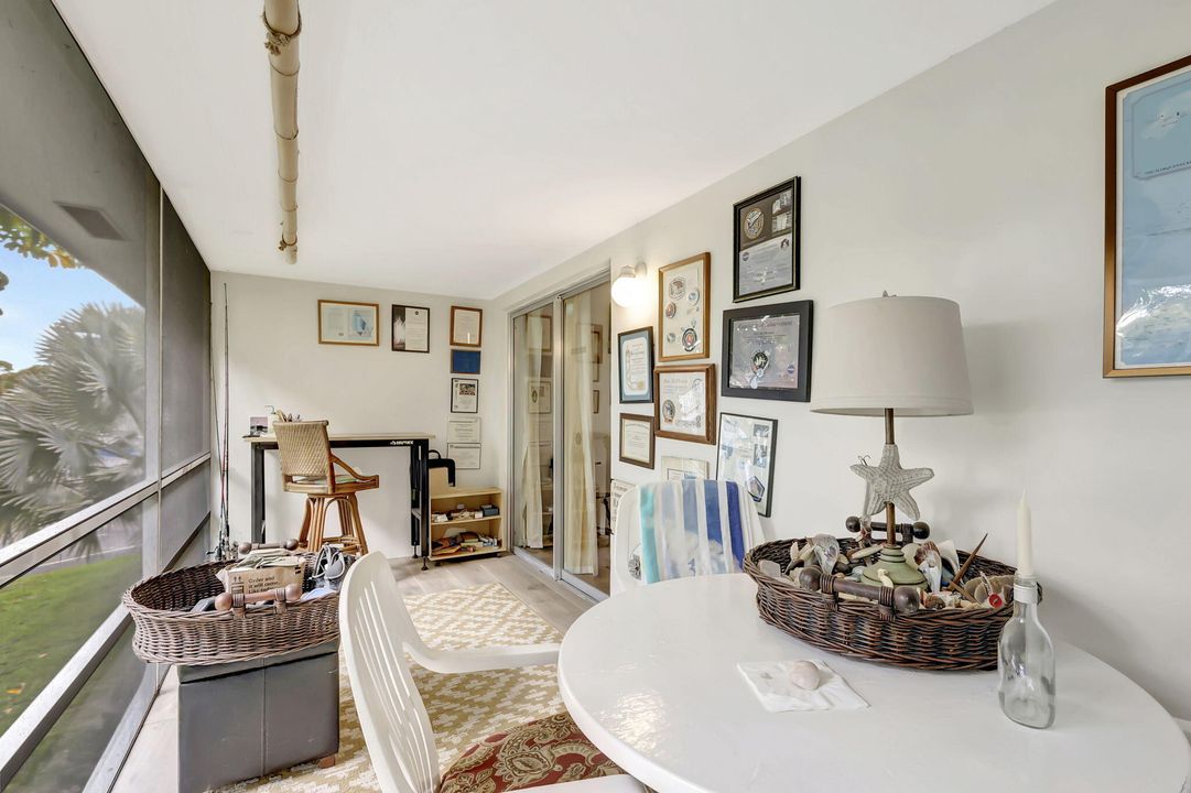 На продажу: $120,000 (1 спален, 1 ванн, 696 Квадратных фут)