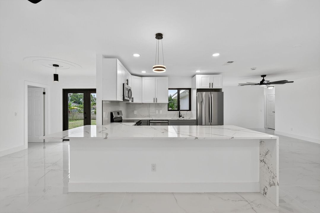 Activo con contrato: $475,850 (3 camas, 2 baños, 1592 Pies cuadrados)