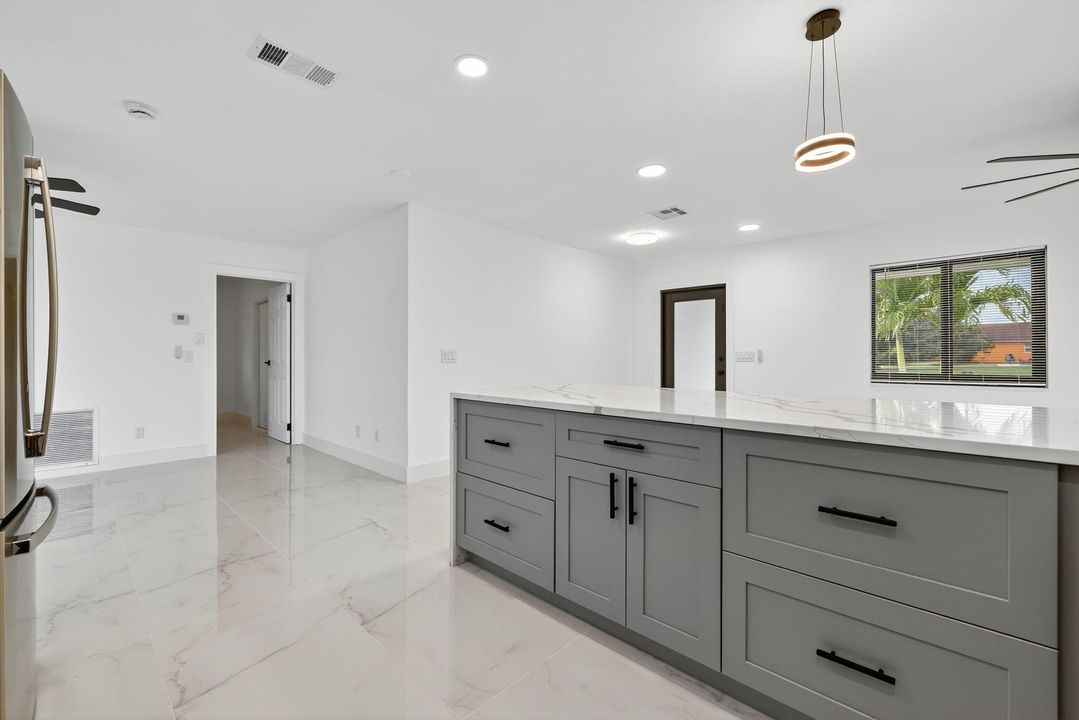 Activo con contrato: $475,850 (3 camas, 2 baños, 1592 Pies cuadrados)