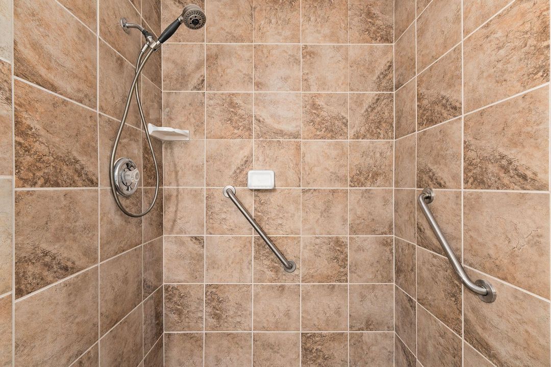 待售: $149,000 (2 贝兹, 2 浴室, 1000 平方英尺)