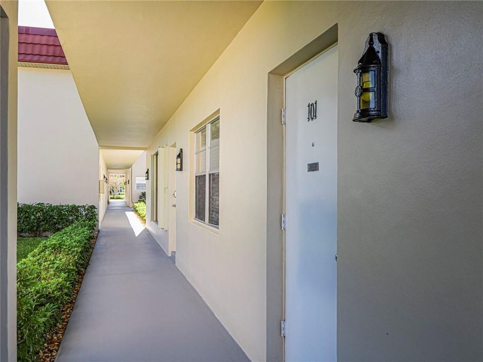 For Sale: $164,900 (2 beds, 2 baths, 1000 Square Feet)