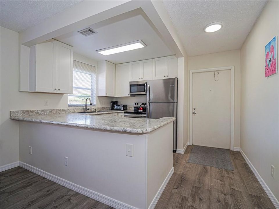 For Sale: $164,900 (2 beds, 2 baths, 1000 Square Feet)