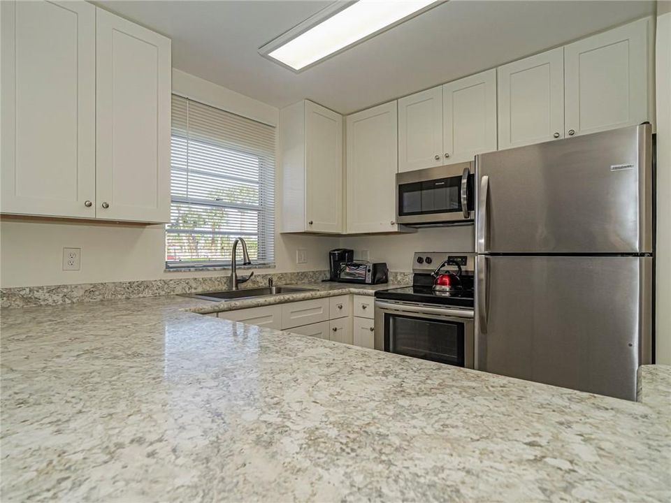 For Sale: $164,900 (2 beds, 2 baths, 1000 Square Feet)