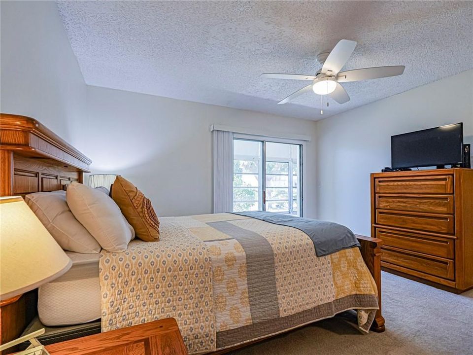 For Sale: $164,900 (2 beds, 2 baths, 1000 Square Feet)